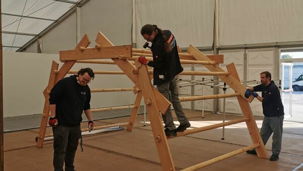 TeamBuilding - Leonardo-Brücke - gemeinsam im Team eine Bogenkonstruktion aus Holz bauen