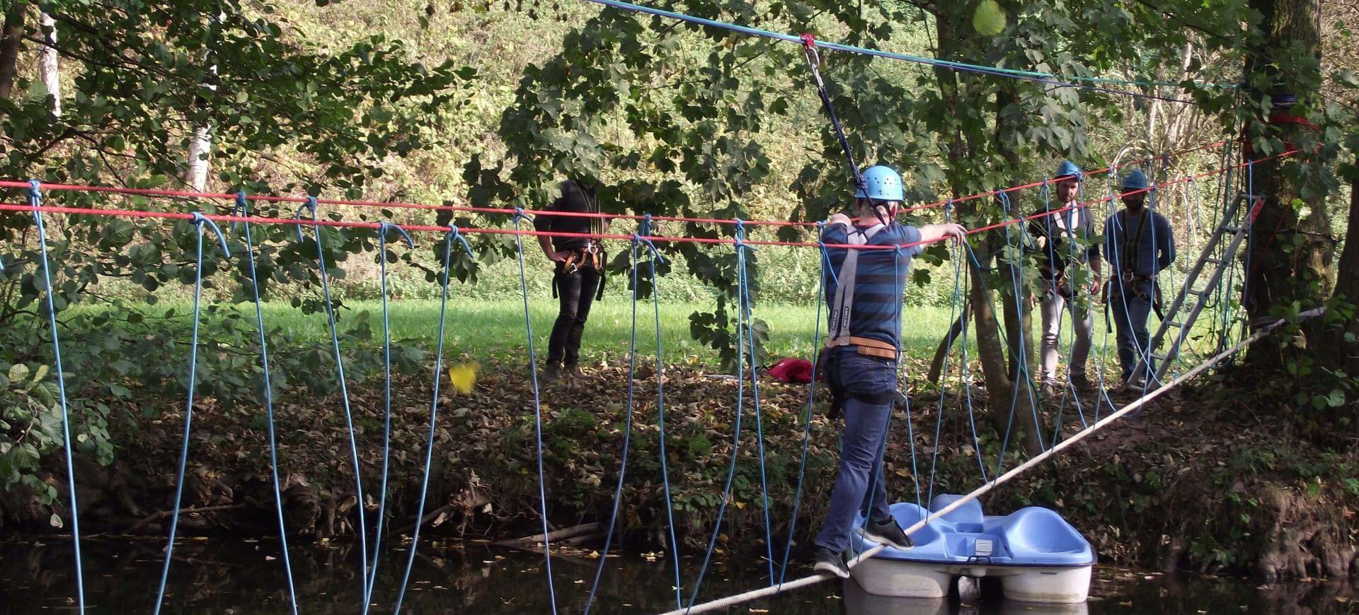 TeamBuilding - Burmabrücke - Erfolgreiche Überquerung der selbstgebauten Seilbrücke